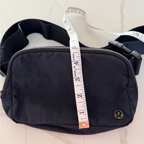 Lululemon Crossbody Bag & Card Case - Picture 7 of 16